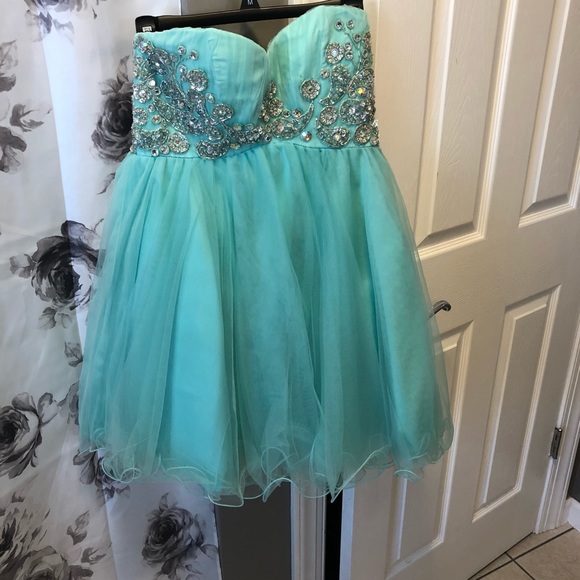 Dress - Picture 4 of 4